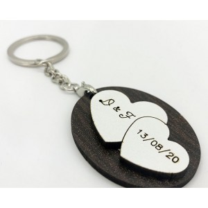 Bomboniera portachiavi cuori in legno personalizzato